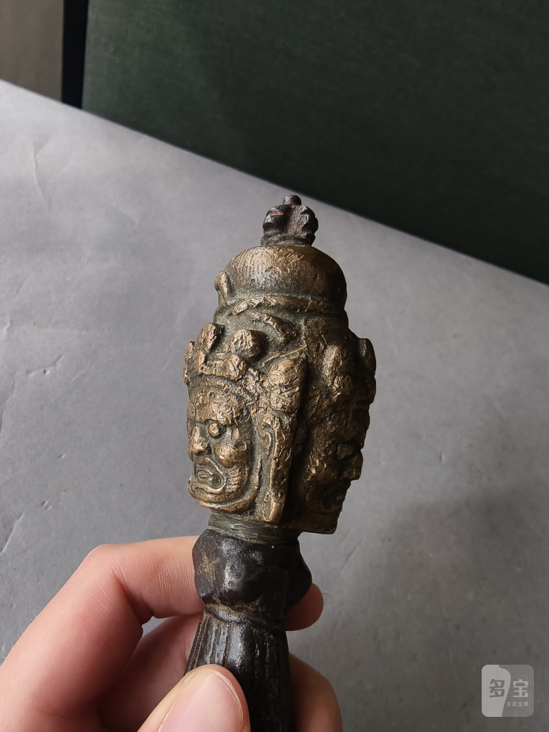 A metal bell (ghanta) and a phurbu - 图26